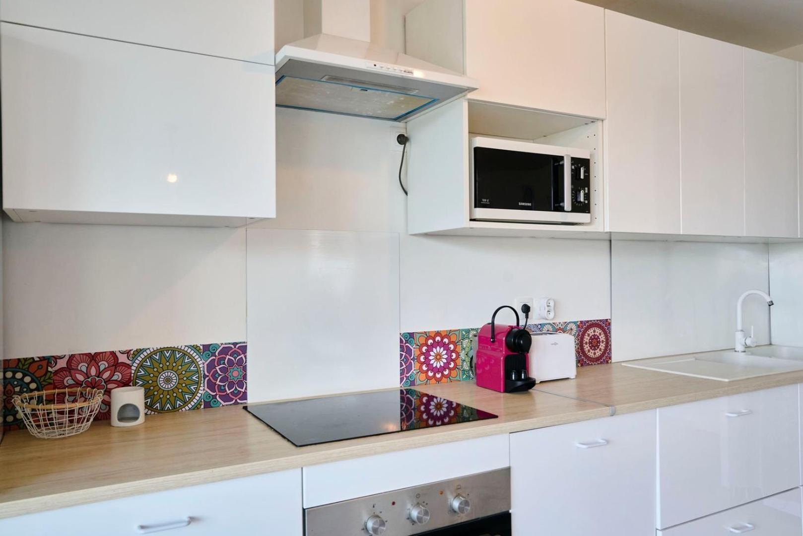 Proche Metro & 2 Balcons + Parking Appartement *
