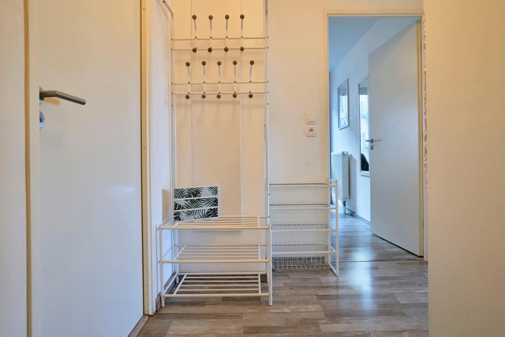 Proche Metro & 2 Balcons + Parking Lila